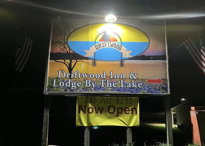 Driftwood Inn And Lodge By The Lake