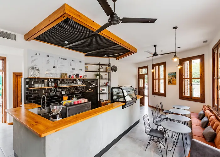 Djumba Hotel & Cafe