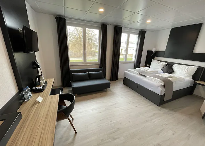 Yebs Hotel