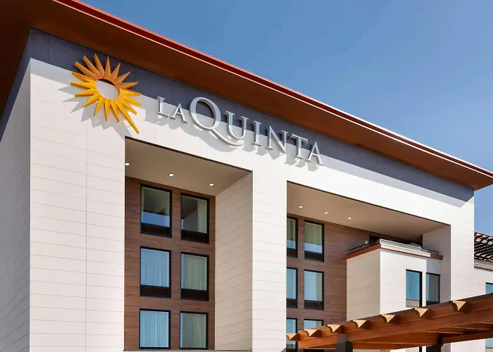 La Quinta Inn & Suites By Wyndham Santa Rosa Sonoma