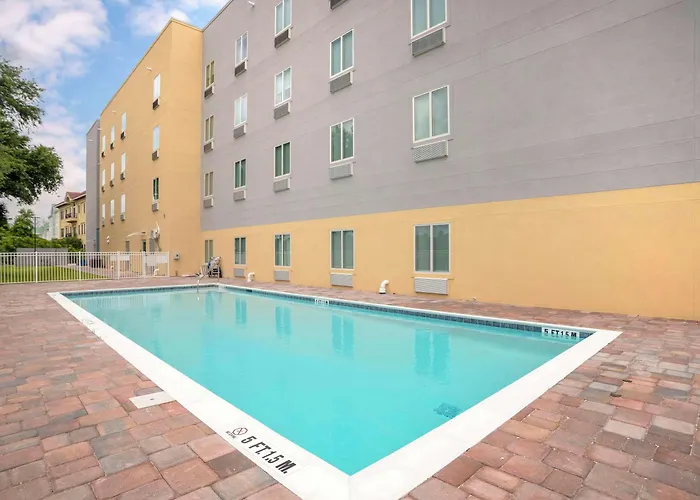 Comfort Inn & Suites Destin Near Henderson Beach
