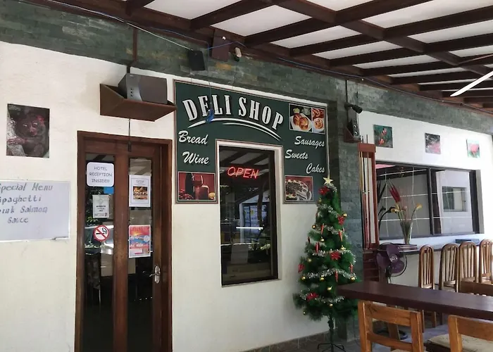 Tiptop Hotel, Resto And Delishop