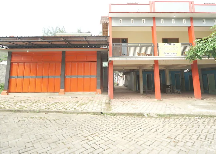 Spot On 93620 Anisa Homestay Syariah