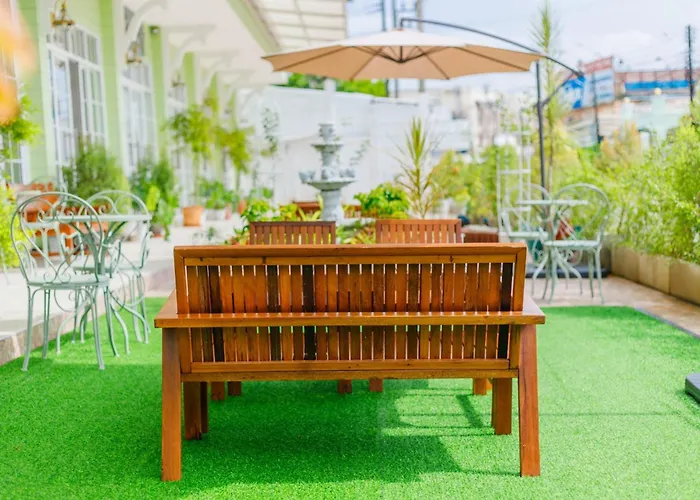 Greenish Hotel