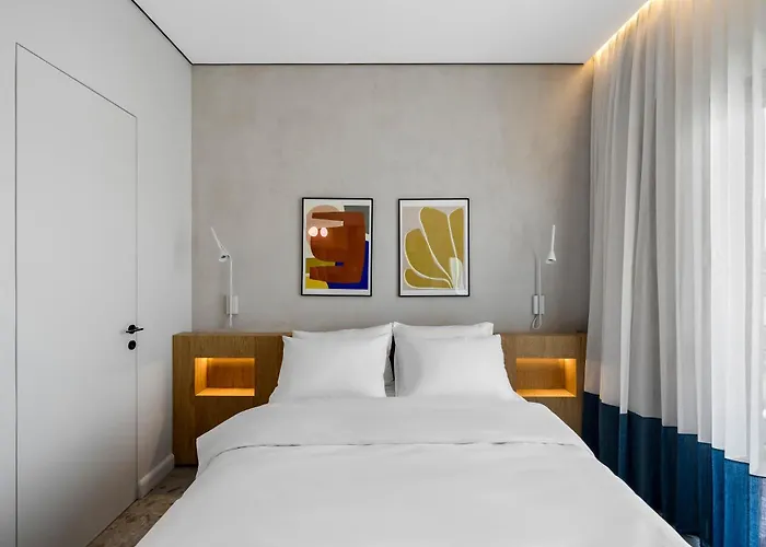 Hotel 48
