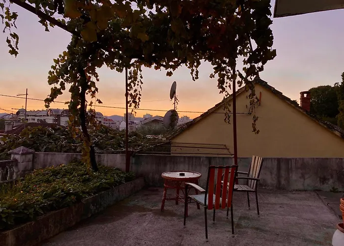 Small Hill Guesthouse
