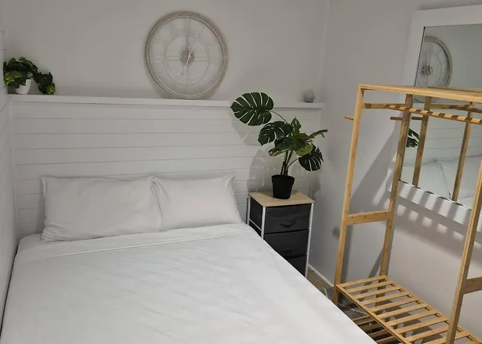 Tallow Beach Motel (Adults Only)