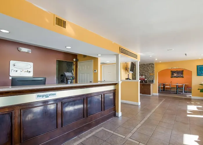 Econo Lodge Inn & Suites Brooks - Louisville South