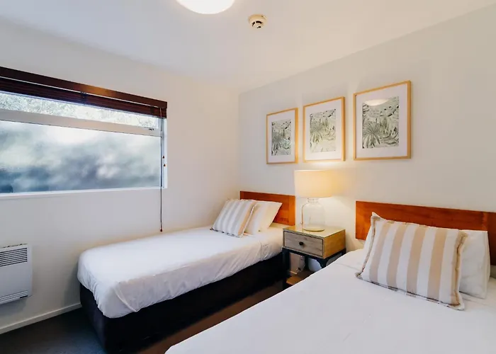 Sumner Bay Motel