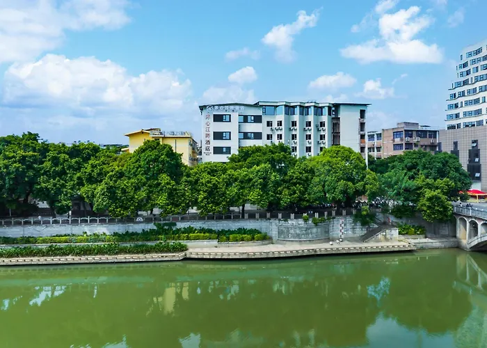 Riverbank Hotel