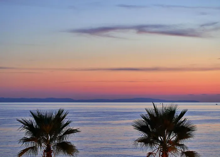 Icon Suites By The Sea