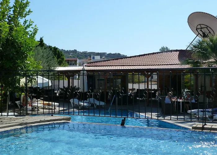 Evi Studios & Apartments Pefkos
