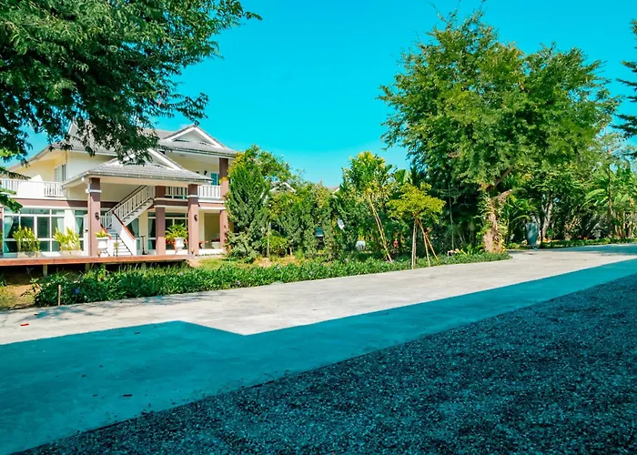 Farinda Resort & Pool Villa
