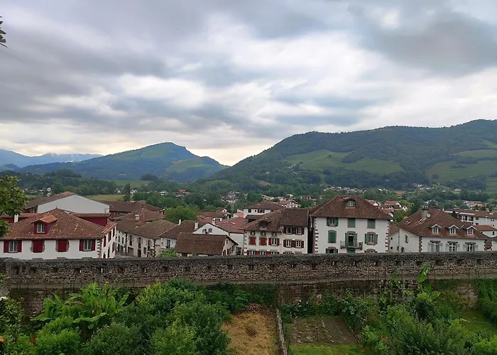 Auberge Du Pelerin Gite De Charme En Pierre Avec Vue Sur Les Montagnes
