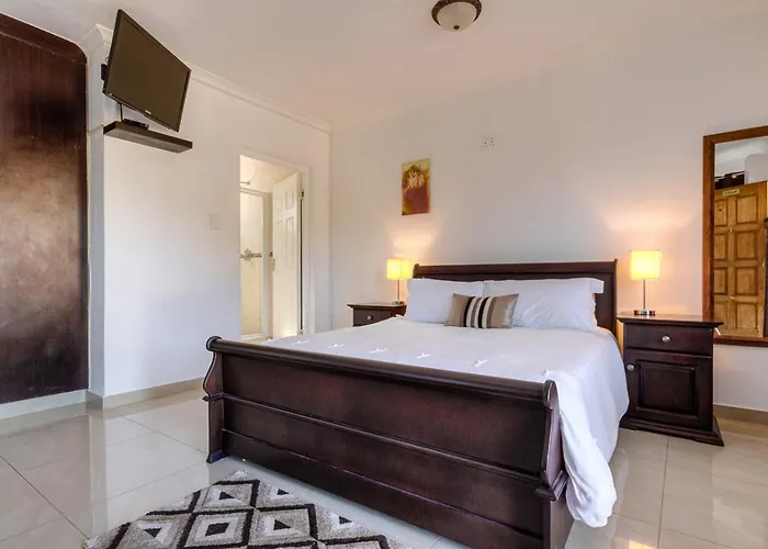 Bernevece Retreat Empangeni Air-Con Ensuite Rooms