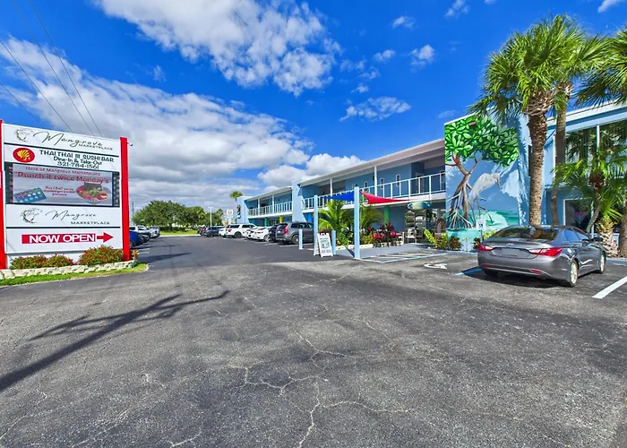 Sleek Coastal Loft Close To Port & Beach -Unit 205