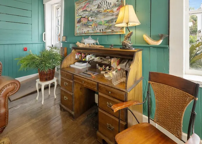 Historic Island Hotel