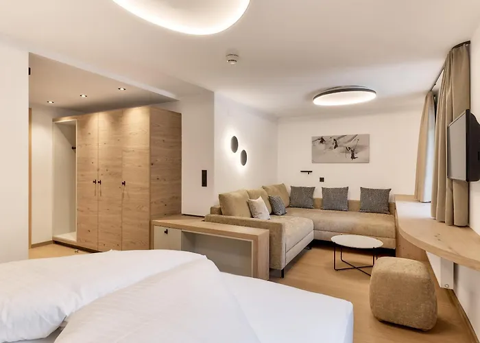 Quality Hosts Arlberg - Hotel Goldenes Kreuz B&B - Sommerkarte Premium Inklusive