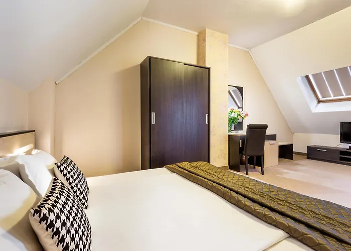 City Avenue Hotel