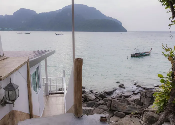 Phi Phi Cozy Seafront Resort