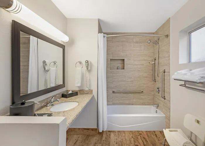 Kettleman City Hotels