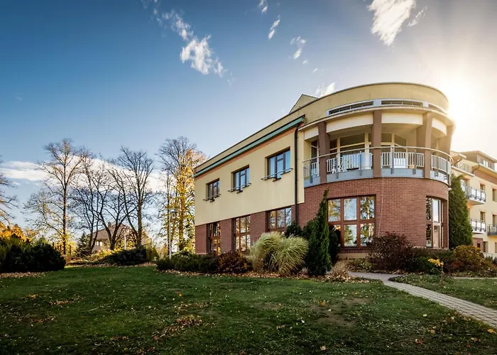 April Hotel Panorama