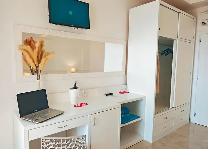 Resort Rocca Di Vadaro - Seafront Suites, Rooms & Apartments