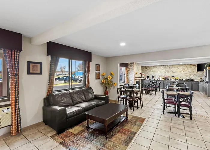 Days Inn & Suites By Wyndham Des Moines Airport