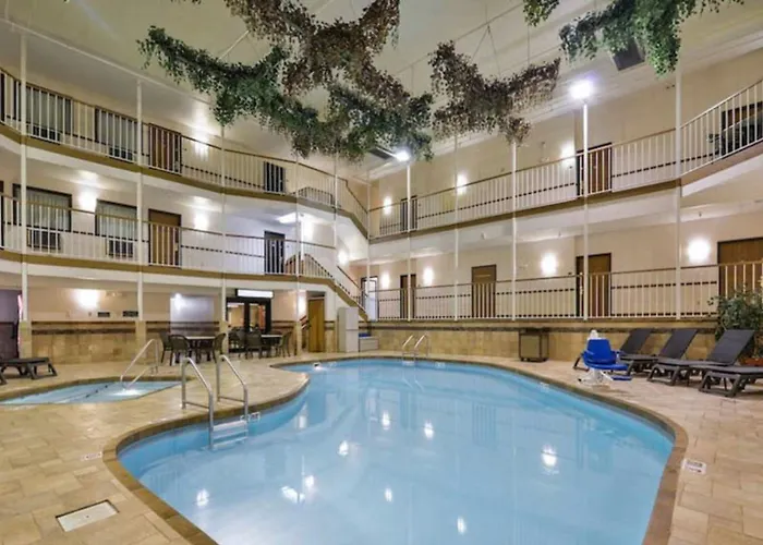 Minot Hotels
