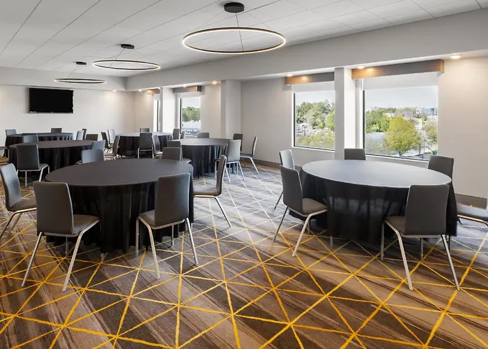 Holiday Inn & Suites Columbia Ne - Ft Jackson Area By Ihg