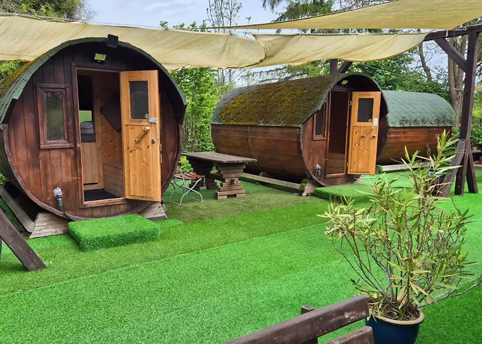 Mini Hotel Übernachten Im Gurkenfass