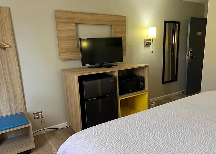 Days Inn By Wyndham Warrensburg