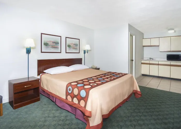 Super 8 By Wyndham Taylorville Il