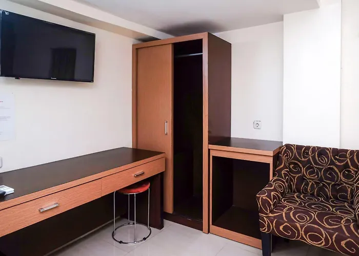 Reddoorz Plus At Grand Populer Hotel Makassar