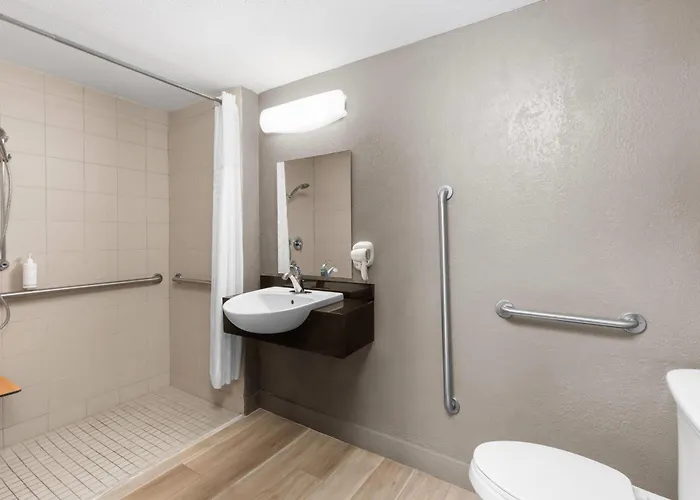 Days Inn By Wyndham Charleston Wv