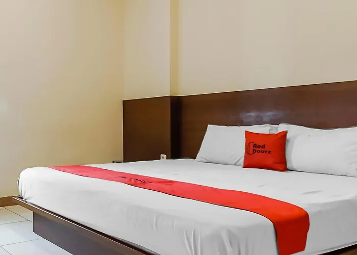 Reddoorz Plus At Karebosi Area 2 Makassar