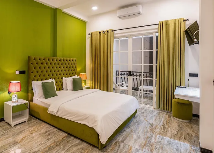 White Land City Hotel