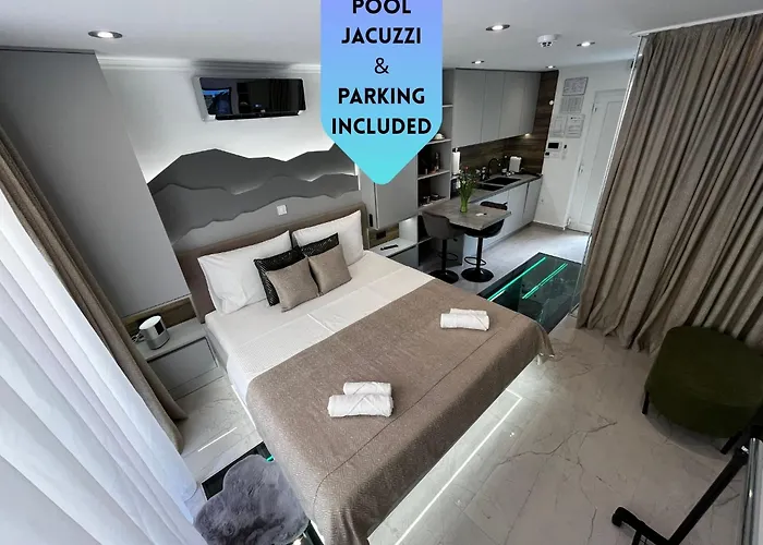 La Luna Petite Suite Deluxe Apartment With Pool & Jacuzzi, Bikes And Secured Parking