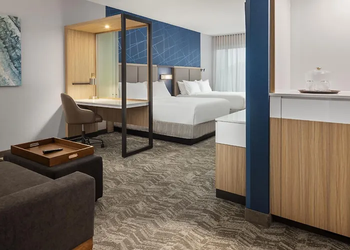 Eau Claire Hotels