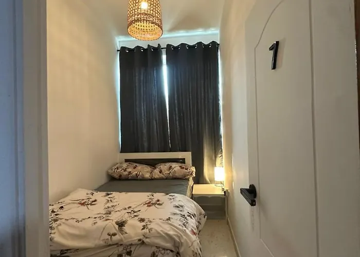 Abu Dhabi City Private Room Late Check Out 2Pm