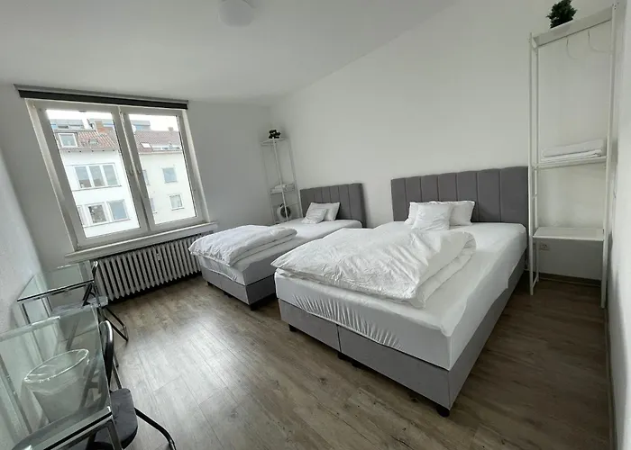 2-3 People In Peaceful Room Kassel City