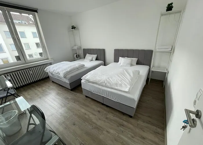 2-3 People In Peaceful Room Kassel City