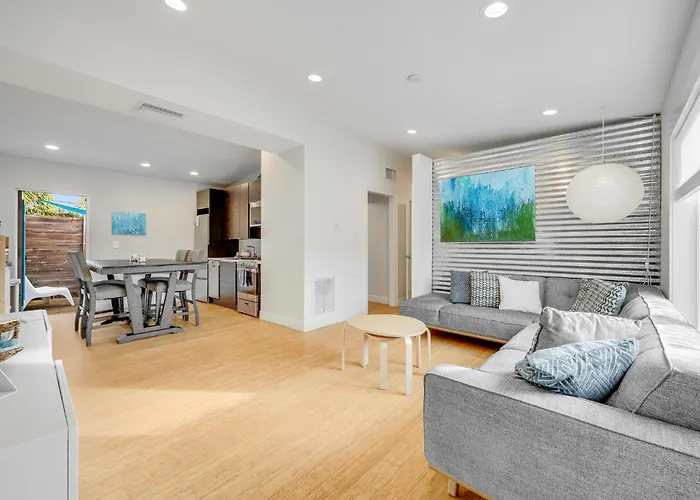 Family Friendly 2Br Villa In Downtown - 1 Block Walk To The Beach