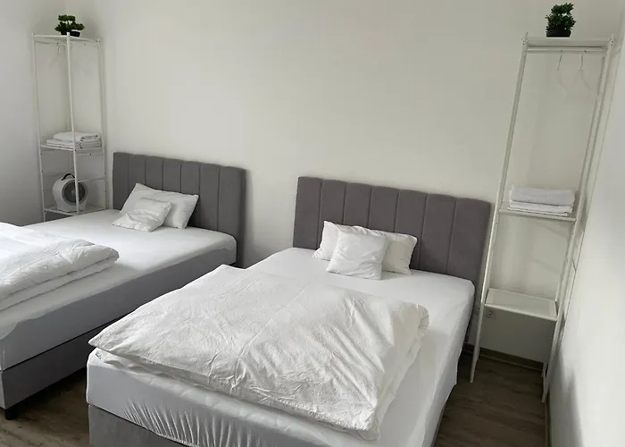 2-3 People In Peaceful Room Kassel City