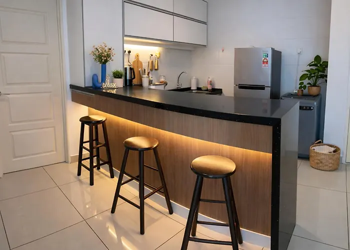 George Town High Floor Seaview Modern Suite 2Br Next To Gurney 23A