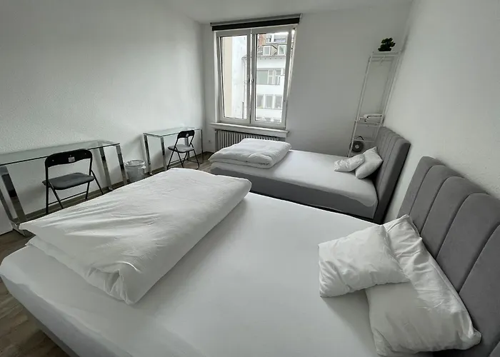2-3 People In Peaceful Room Kassel City