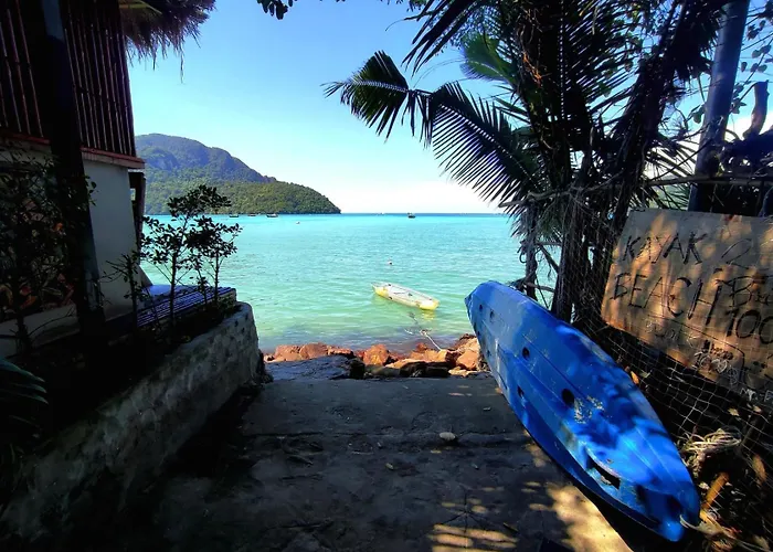 Babyshark Hostel - Loh Dalum Bay