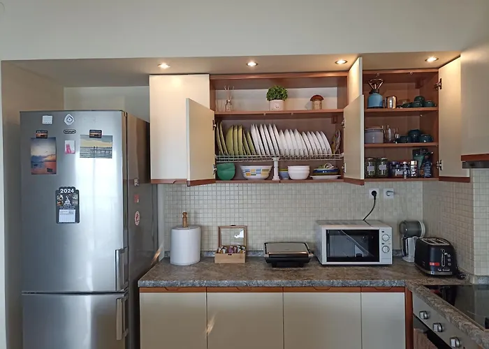 Beachfront Family Apartment & Free Parking, The Cruiseflat