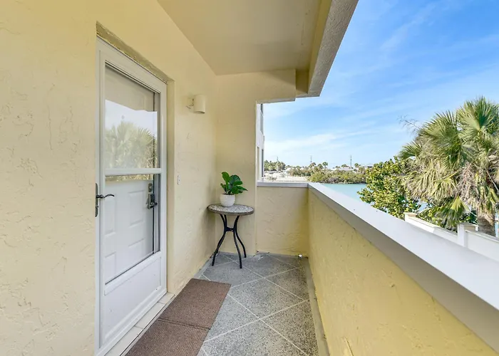 Waterfront Nokomis Condo < Half Mile To Beach!