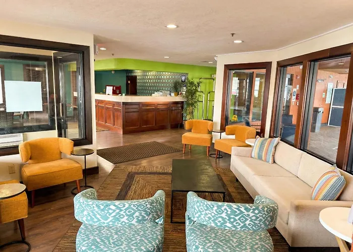 Norwalk Hotels